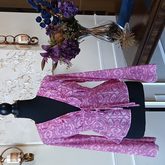 Wild Fable Pink Semi Sheer Geometric Print Long Sleeves Blouse. XS - Picture 5 of 17